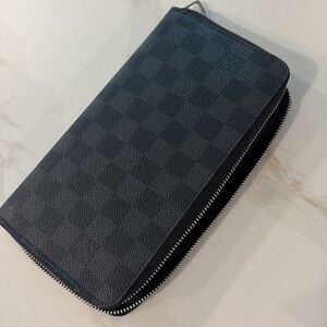 Louis Vuitton Damier print passport / document wallet